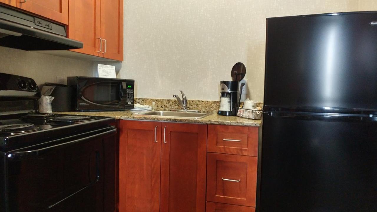 Best Western Plus Rose City Suites Welland Exterior photo
