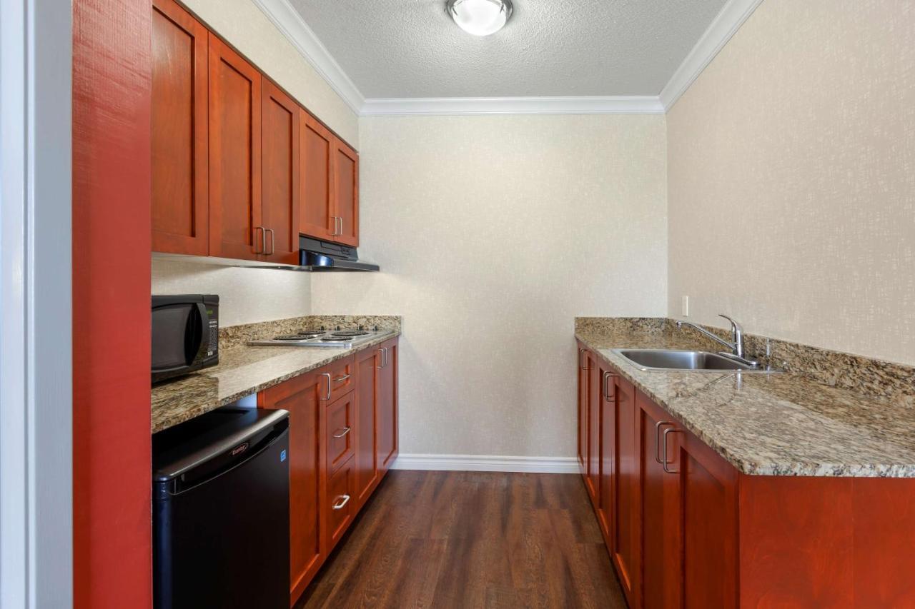 Best Western Plus Rose City Suites Welland Exterior photo